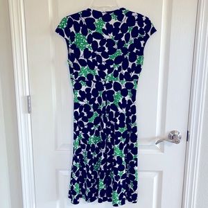 Petite Sophisticate Cap Sleeved Midi Dress